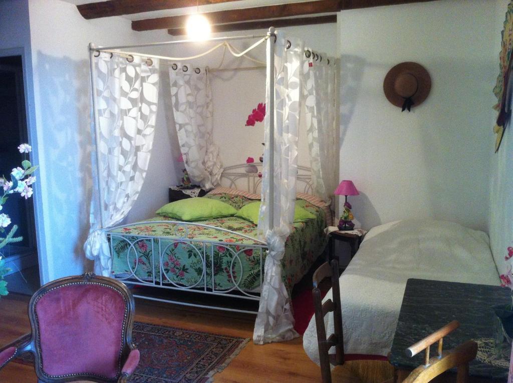 Ferme Du Montheu Bed & Breakfast Dommartin-sous-Amance Room photo